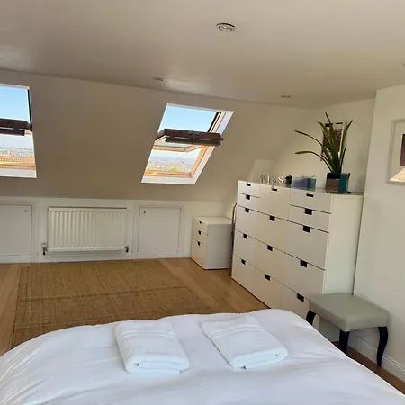 Redland's Fun & Colourful Artistic House