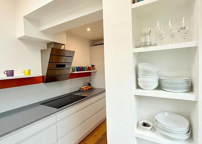 Redland's Fun & Colourful Artistic House *