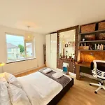 Redland's Fun & Colourful Artistic House 度假居 *