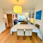 Redland's Fun & Colourful Artistic House Holiday home Bristol