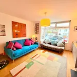 Redland's Fun & Colourful Artistic House Holiday home