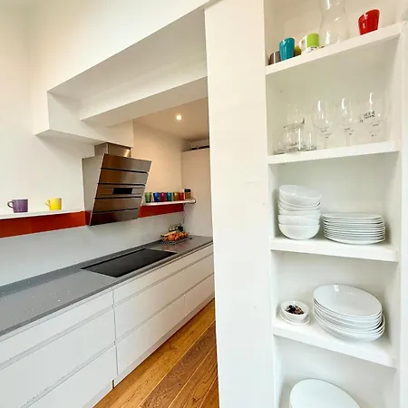 Redland's Fun & Colourful Artistic House *