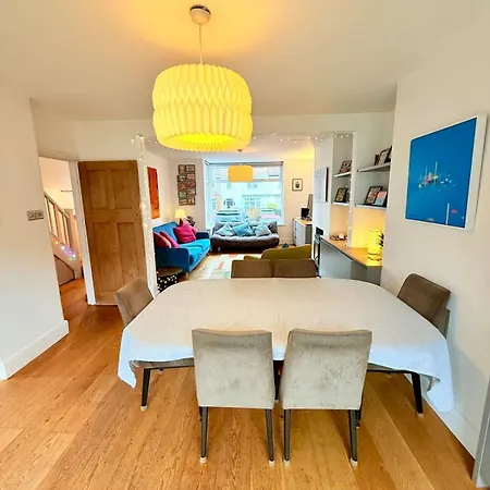 Redland's Fun & Colourful Artistic House Feriehus Bristol