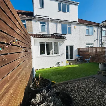 Feriehus Redland's Fun & Colourful Artistic House