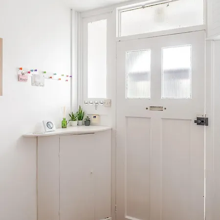 Redland's Fun & Colourful Artistic House * Bristol