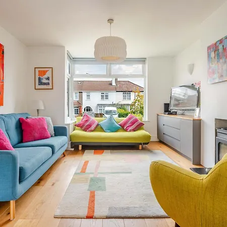 Redland's Fun & Colourful Artistic House *