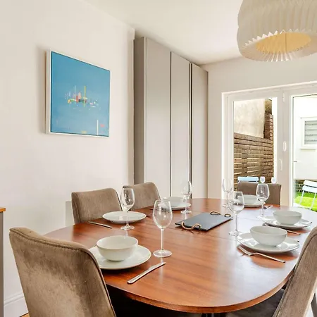 Redland's Fun & Colourful Artistic House