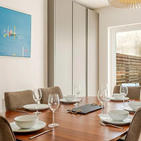 Redland's Fun & Colourful Artistic House Ferienhaus
