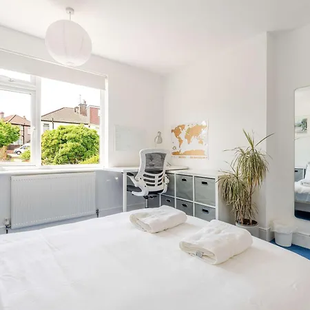Ferienhaus Redland's Fun & Colourful Artistic House