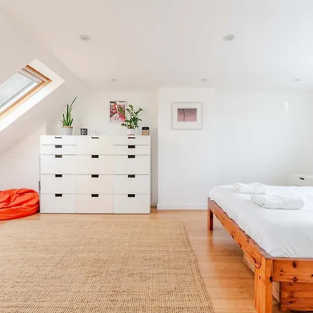Redland's Fun & Colourful Artistic House