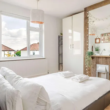 Ferienhaus Redland's Fun & Colourful Artistic House