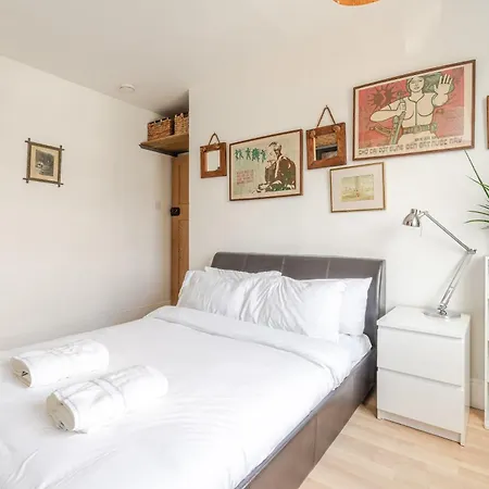 Ferienhaus Redland's Fun & Colourful Artistic House Bristol