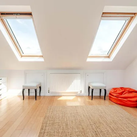 Redland's Fun & Colourful Artistic House