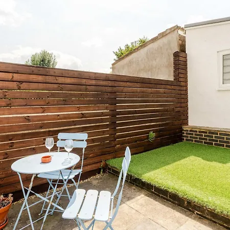Ferienhaus Redland's Fun & Colourful Artistic House