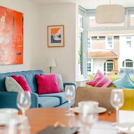 Redland's Fun & Colourful Artistic House *