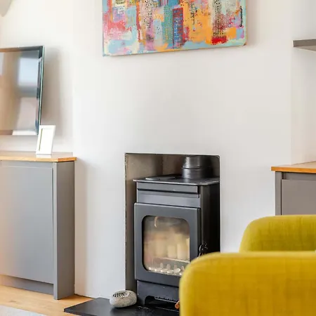 Redland's Fun & Colourful Artistic House * Bristol