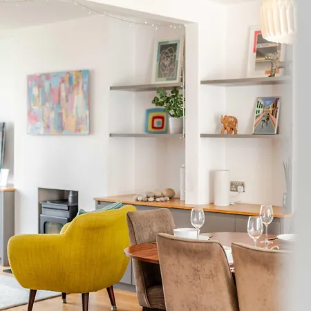 Redland's Fun & Colourful Artistic House * Bristol