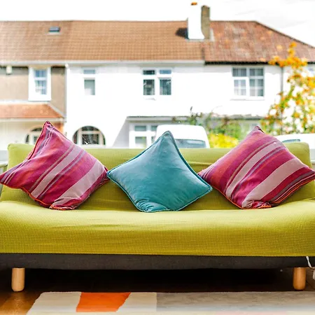 Redland's Fun & Colourful Artistic House *