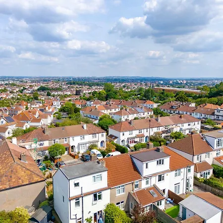 Redland's Fun & Colourful Artistic House * Bristol