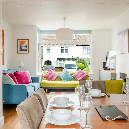 Ferienhaus Redland's Fun & Colourful Artistic House