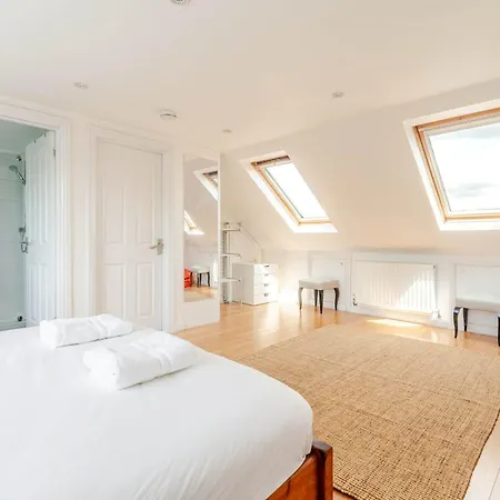 Redland's Fun & Colourful Artistic House