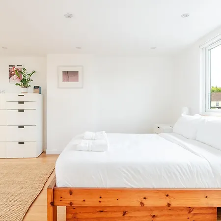 Redland's Fun & Colourful Artistic House