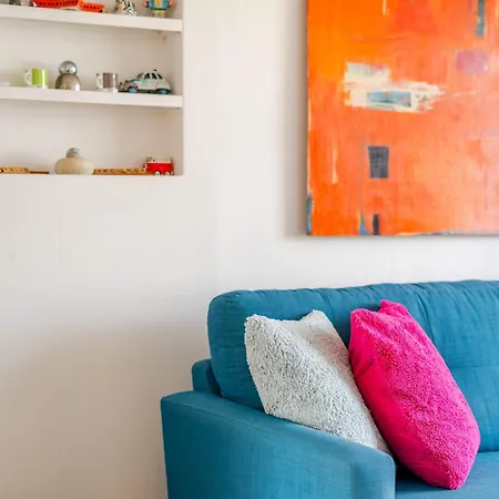 Redland's Fun & Colourful Artistic House Сasa de vacaciones *