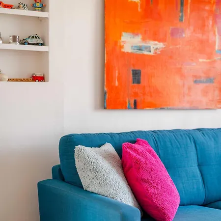 Redland's Fun & Colourful Artistic House *