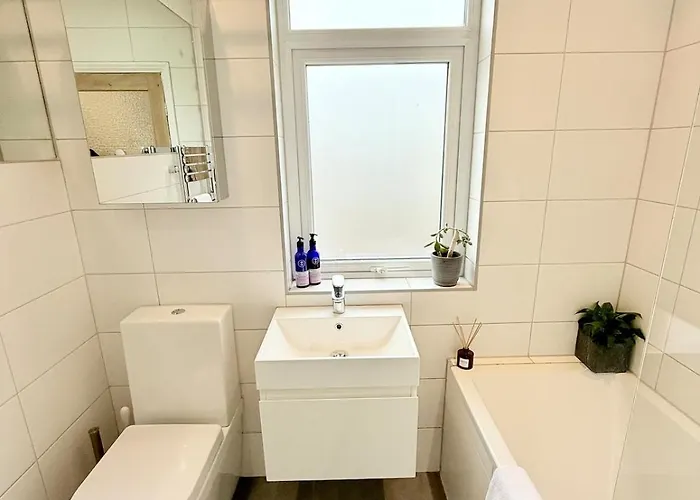 Redland's Fun & Colourful Artistic House *