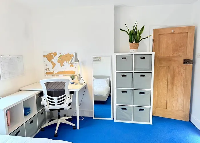 Redland's Fun & Colourful Artistic House Casa vacanze *