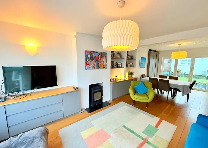 Redland's Fun & Colourful Artistic House Casa de Férias Bristol