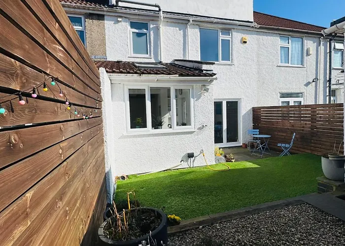 Redland's Fun & Colourful Artistic House Casa vacanze Bristol