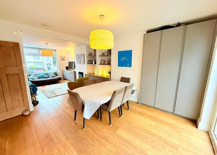 Dom wakacyjny Redland's Fun & Colourful Artistic House