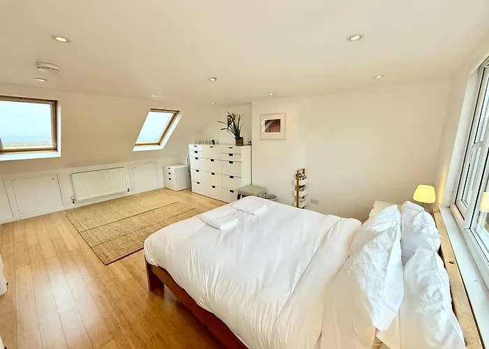 Redland's Fun & Colourful Artistic House Dom wakacyjny