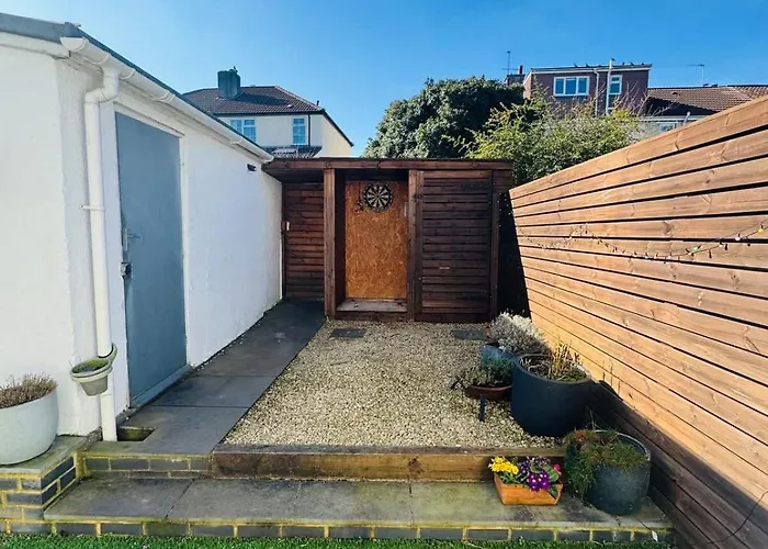 別荘 Redland's Fun & Colourful Artistic House *