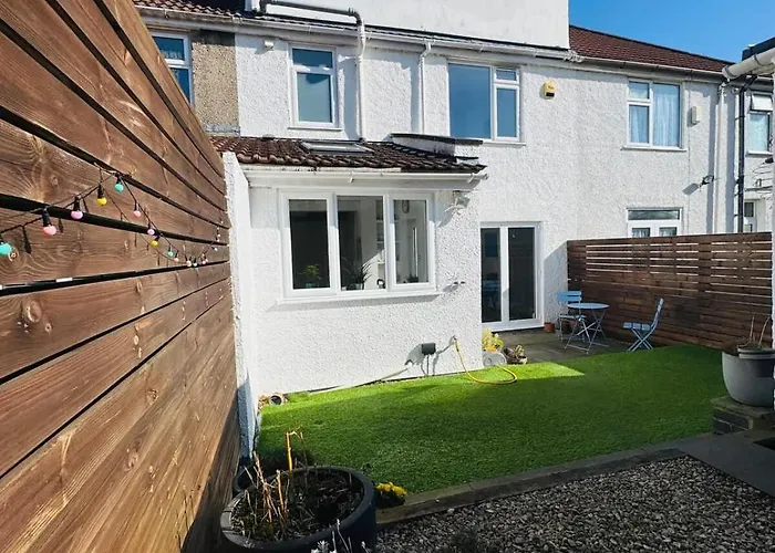 Dom wakacyjny Redland's Fun & Colourful Artistic House