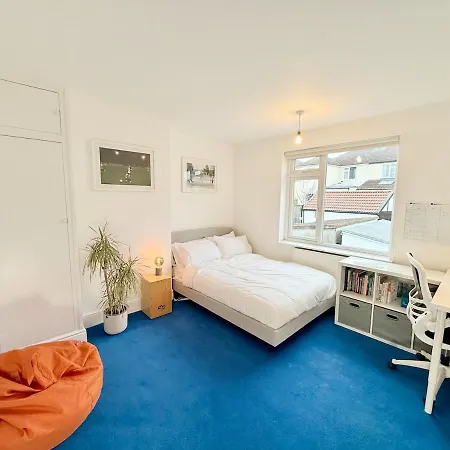 Redland's Fun & Colourful Artistic House *