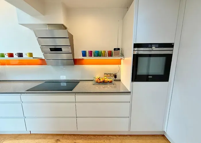 Redland's Fun & Colourful Artistic House Hébergement de vacances Bristol