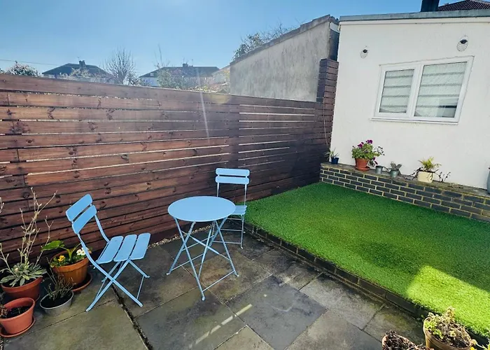 Redland's Fun & Colourful Artistic House Hébergement de vacances Bristol