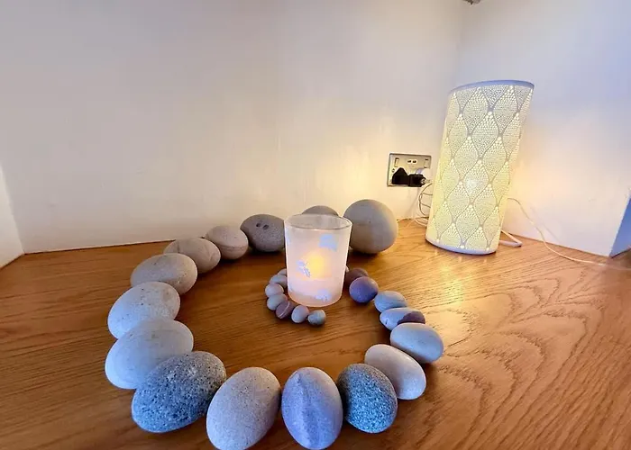 Redland's Fun & Colourful Artistic House Бристоль